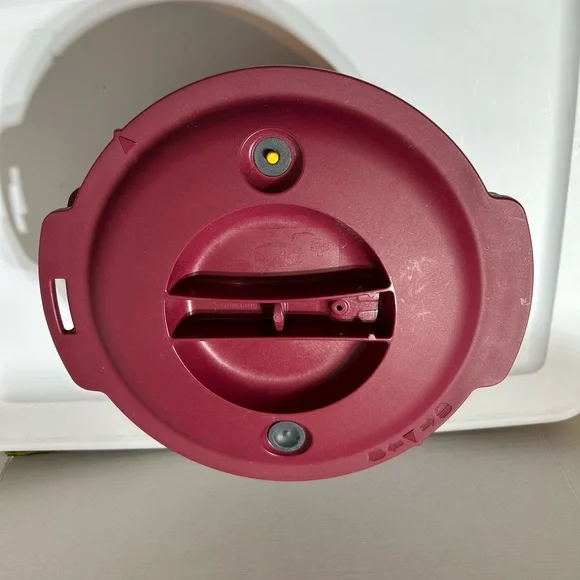 Tupperware Microwave Pressure Cooker - Picture 2 of 14